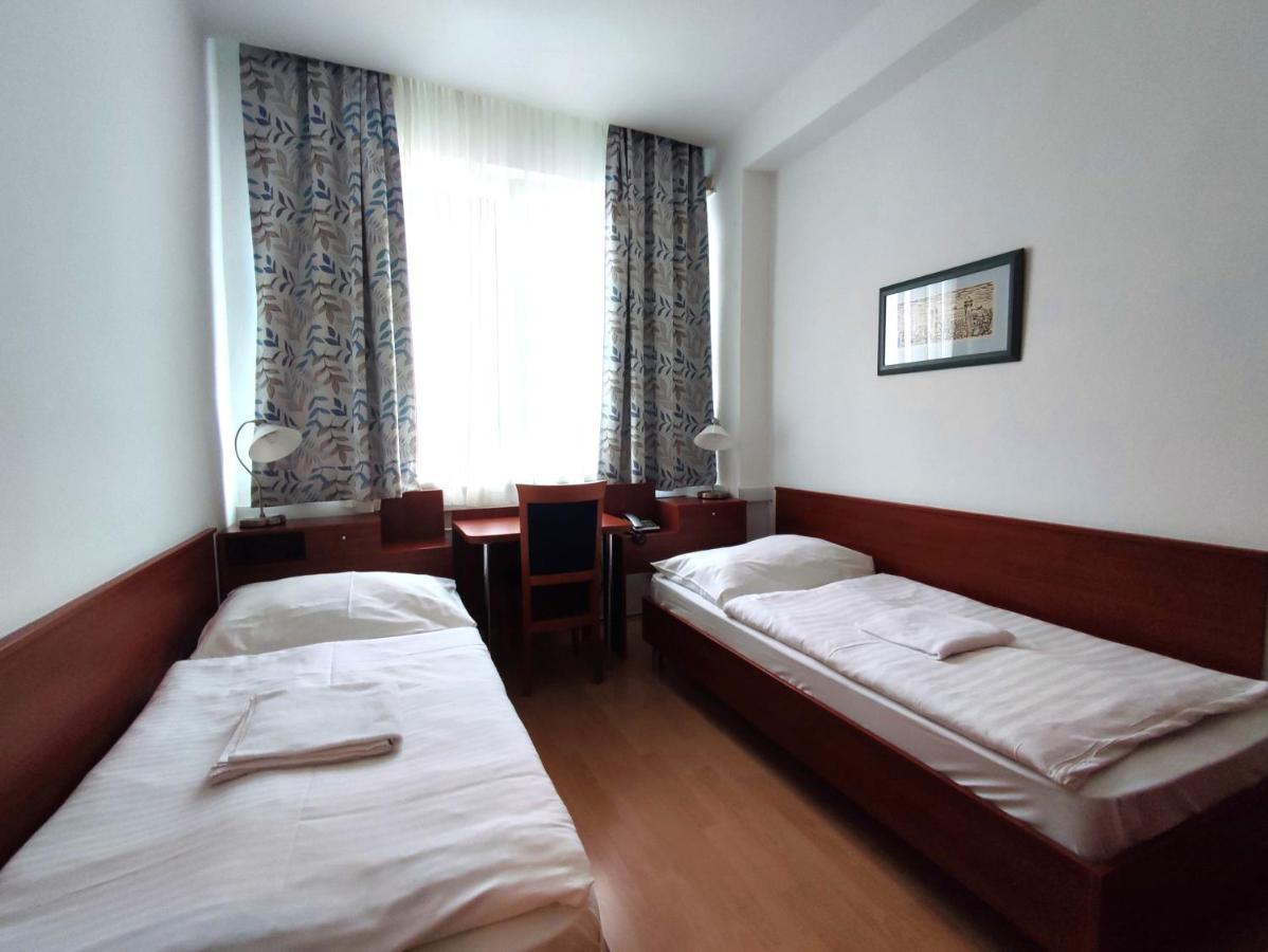 Hotel Jurki Dom Bratislava Exterior photo
